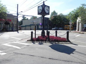 5 Grace Ave-Unit -3J in Great Neck, NY - Building Photo - Building Photo