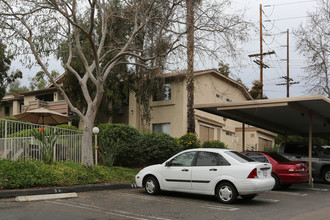 Lincoln Heights in Escondido, CA - Foto de edificio - Building Photo