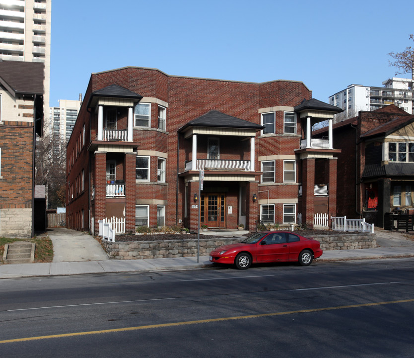 1874 Bloor St W in Toronto, ON - Building Photo