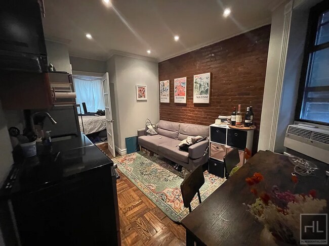 East 23rd Street, Unit 2 in New York, NY - Building Photo - Building Photo