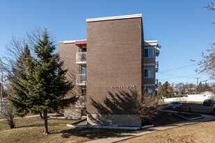 Ravine View in Edmonton, AB - Building Photo