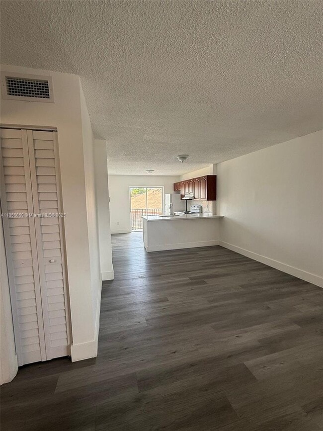 5435 W 24th Ave in Hialeah, FL - Building Photo - Building Photo
