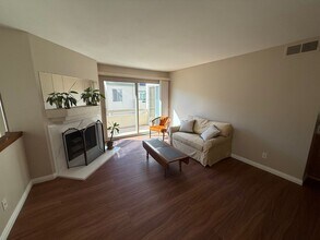 6116 Calle Mariselda in San Diego, CA - Building Photo - Building Photo