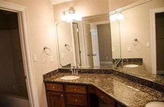 13 Stonebrook Ct in Beaumont, TX - Foto de edificio - Building Photo