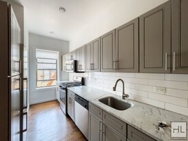 EASTERN PARKWAY / 2-Bed 1 Bath, Unit 6E in Brooklyn, NY - Building Photo