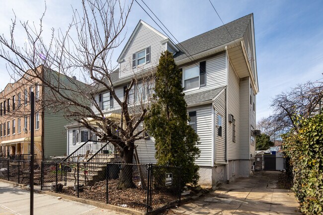 38 Bay 35th St in Brooklyn, NY - Foto de edificio - Building Photo