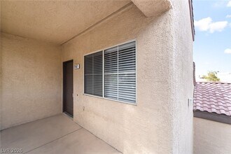 5250 S Rainbow Blvd in Las Vegas, NV - Building Photo - Building Photo
