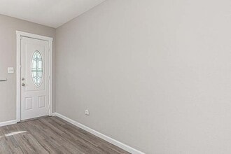155 N Bryan Ave in Oakdale, CA - Building Photo - Building Photo