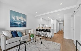 37 L St SE, Unit 701 in Washington, DC - Foto de edificio - Building Photo