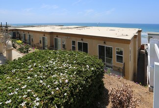 318 S The Strand in Oceanside, CA - Building Photo - Building Photo