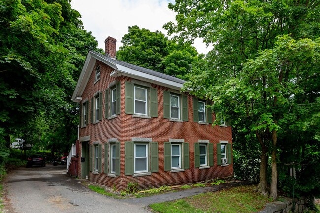 17 Walker St, Unit 2 in Bath, ME - Building Photo - Building Photo