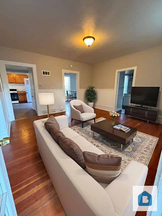 property at 613 N Cascade Ave