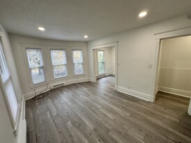 1103 University Pl, Unit C in Burlington, IA - Building Photo