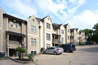 Deerfield Townhomes in Cincinnati, OH - Foto de edificio - Building Photo