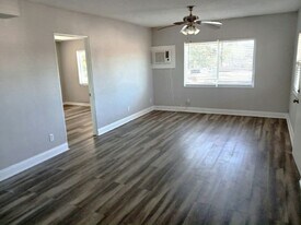 10675 Seminole Blvd in Largo, FL - Building Photo