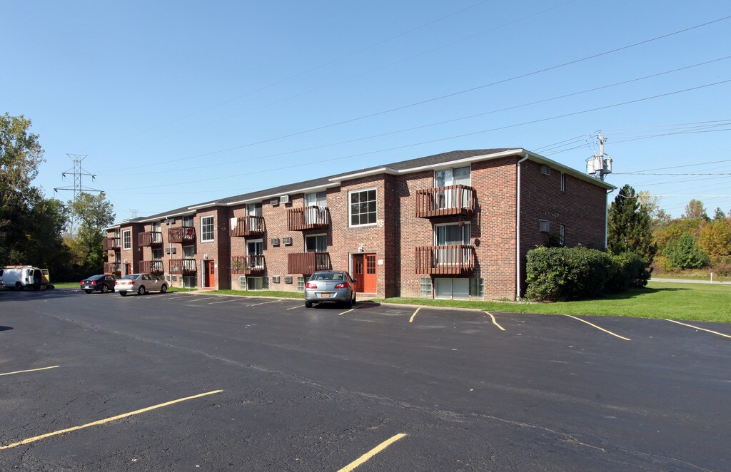 Creekside Village Apartments in Tonawanda, NY