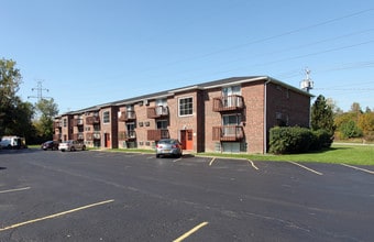 Creekside Village Apartments in Tonawanda, NY - Foto de edificio - Building Photo