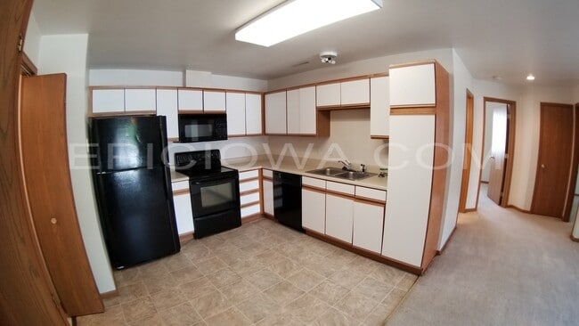 6430 Creekside Dr NE in Cedar Rapids, IA - Building Photo - Building Photo