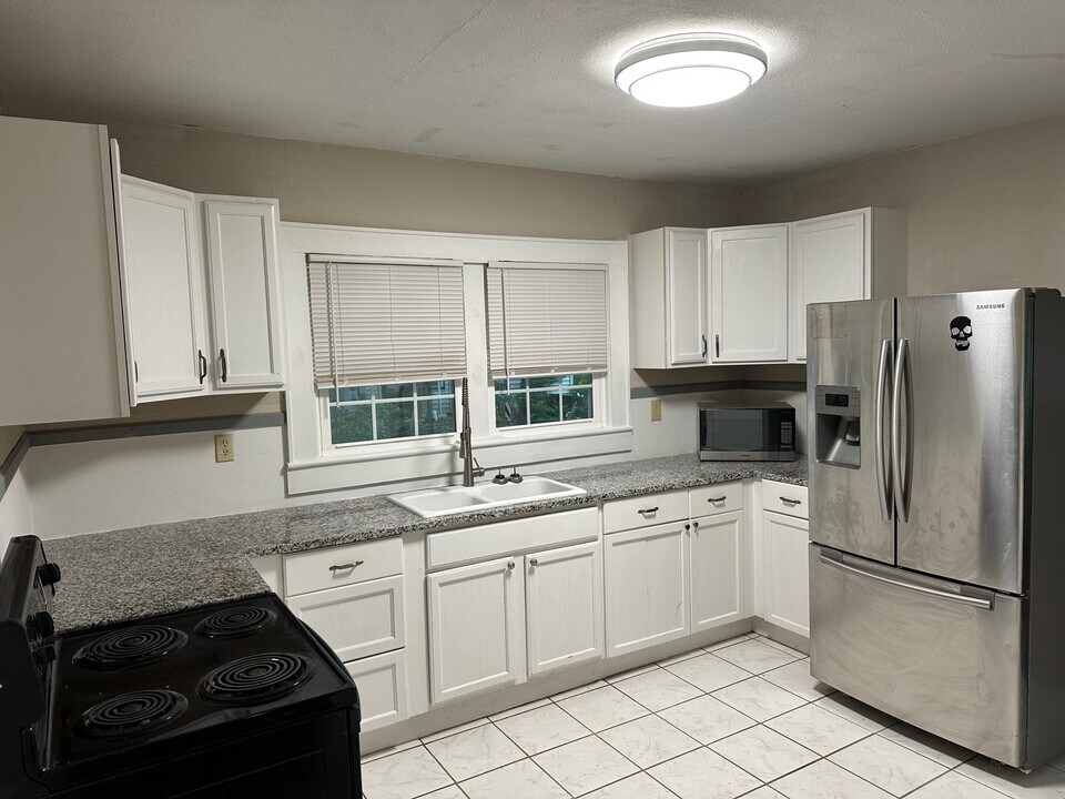 1909 2nd Ave SW in Hickory, NC - Building Photo