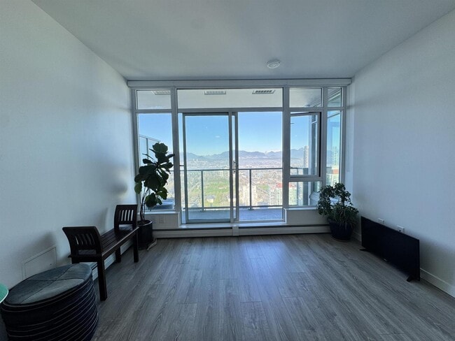 13350 Central Ave in Surrey, BC - Building Photo - Building Photo