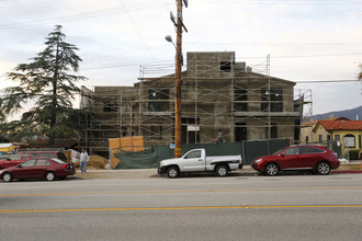 Montrose Villas in Montrose, CA - Building Photo - Building Photo