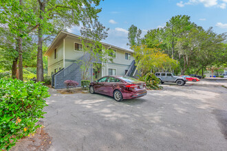 2736 Jobee Dr, Unit 5 in Charleston, SC - Foto de edificio - Building Photo