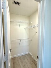 1635 22nd Ave SW in Vero Beach, FL - Foto de edificio - Building Photo