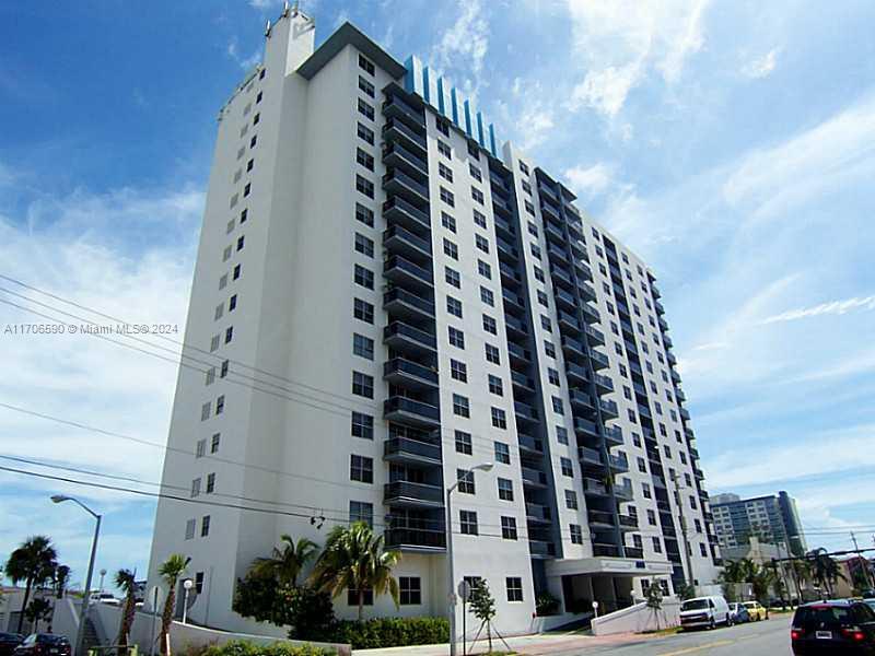 401-469 69th St in Miami, FL - Building Photo