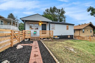 720 W Washington St in Colorado Springs, CO - Building Photo