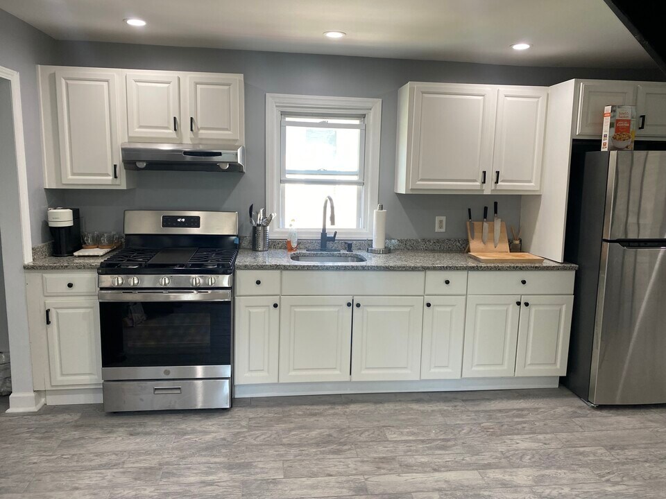136 West St, Unit 2 in Englewood, NJ - Building Photo