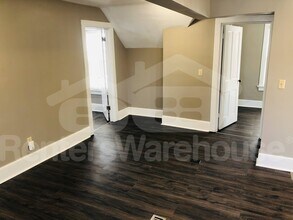 209 1/2 Cross Street in North Mankato, MN - Foto de edificio - Building Photo