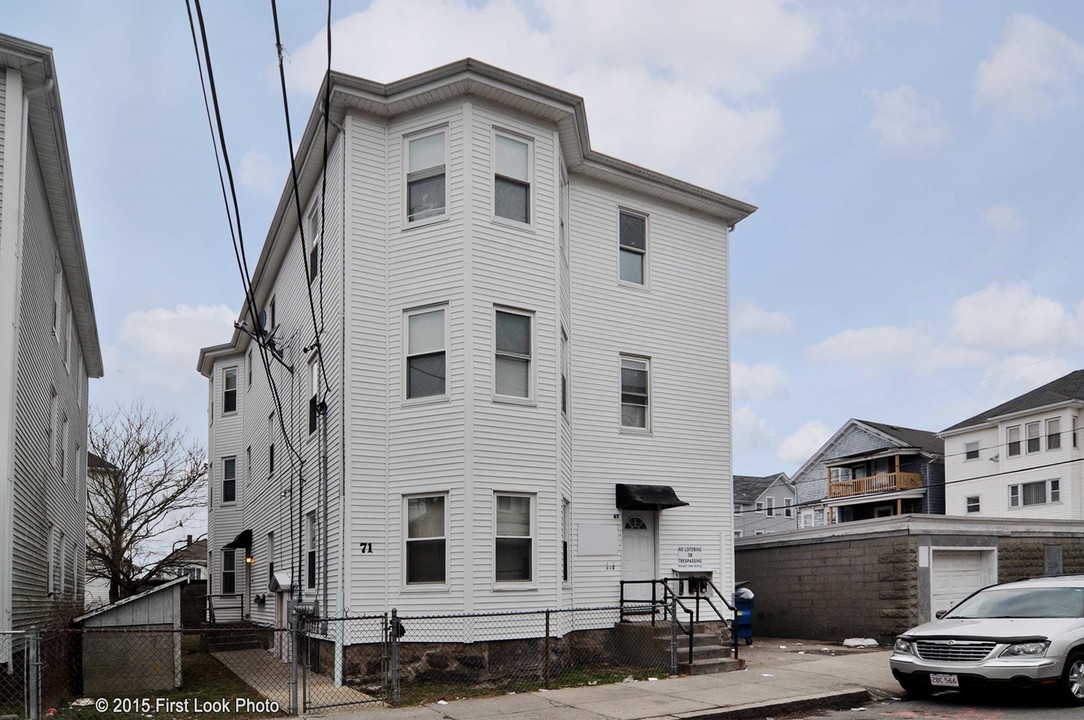 65-71 Flint St in Fall River, MA - Foto de edificio