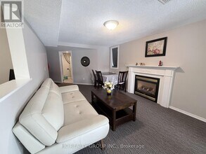 17 Cawker Ct in Whitby, ON - Building Photo - Building Photo