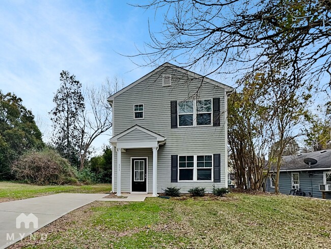 property at 819 W Walnut Ave