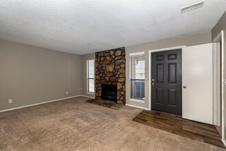 Eastgate Apartments in Wichita, KS - Foto de edificio - Interior Photo