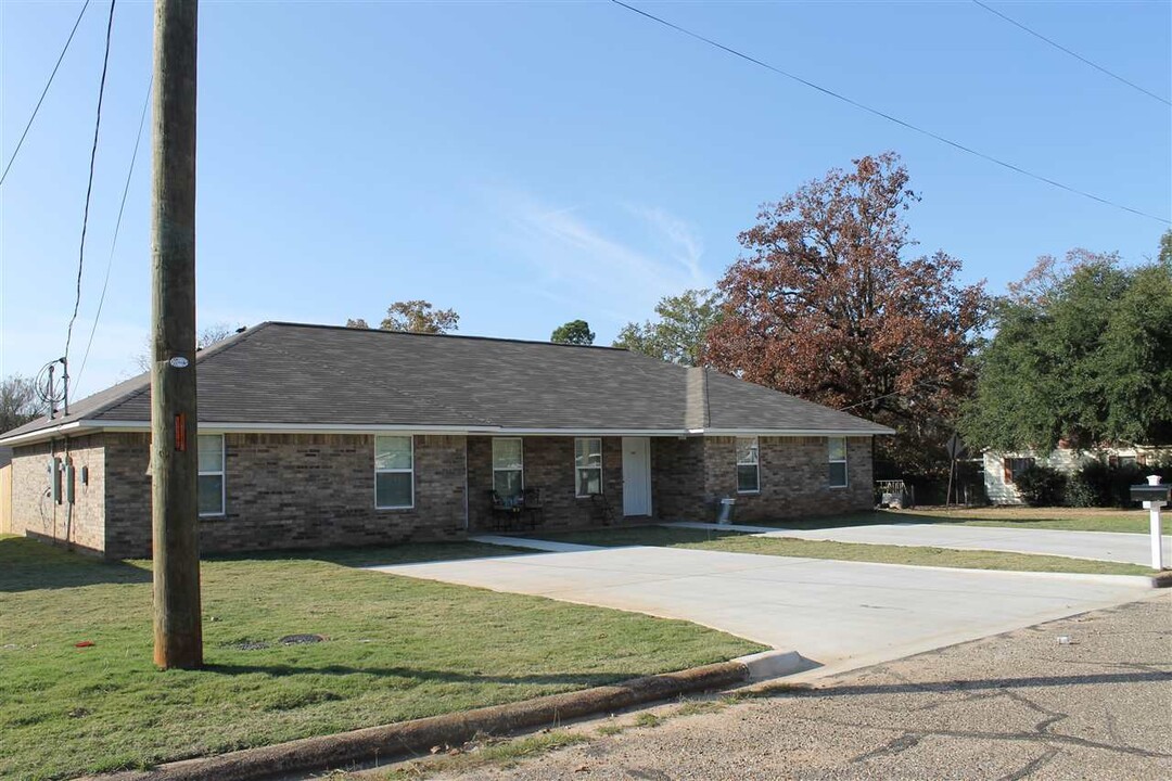 1203 Kirby St in Texarkana, AR - Building Photo