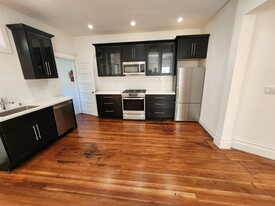 52 Grattan St, Unit 52 grattan st Apartments