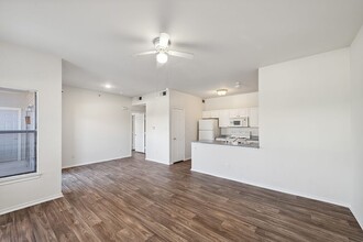 Tivoli Apartments in Dallas, TX - Foto de edificio - Building Photo