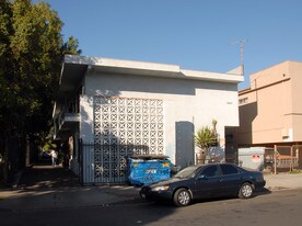 1645 S Hobart Blvd in Los Angeles, CA - Building Photo