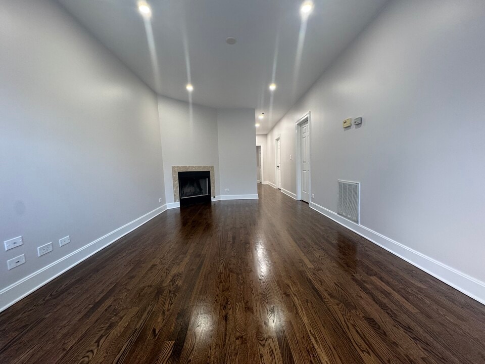 2714 W Julia Ct, Unit Unit 1 in Chicago, IL - Building Photo