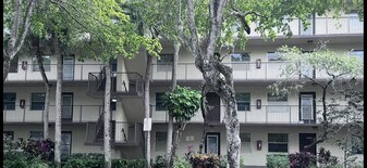 3301 NW 47th Terrace in Lauderdale Lakes, FL - Building Photo