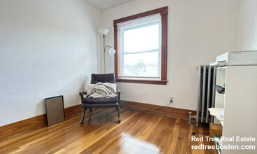 27 South Crescent Circuit, Unit A in Boston, MA - Foto de edificio - Building Photo