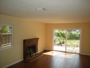 141 Quincy Ct in Vacaville, CA - Foto de edificio - Building Photo