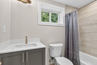 4438 B St SE in Washington, DC - Foto de edificio - Building Photo