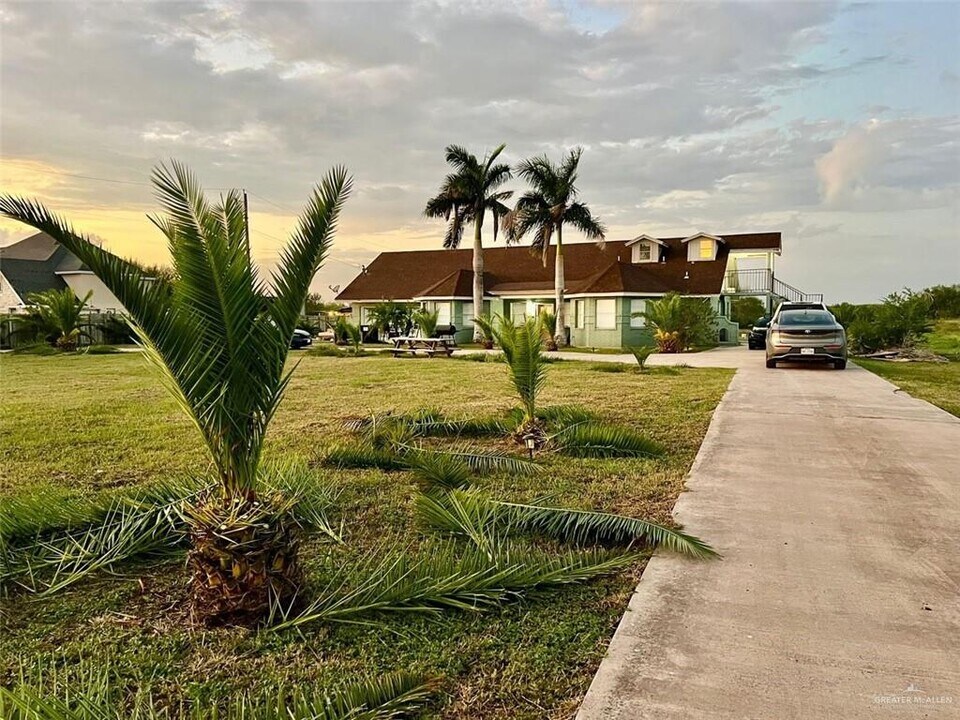 2378 Mile 4 N in Mercedes, TX - Building Photo