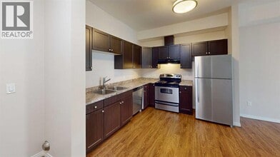 10004-1097A 97A St in Grande Prairie, AB - Building Photo - Building Photo