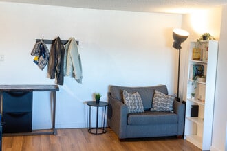 2225 Buchtel Blvd, Unit 907 in Denver, CO - Building Photo - Building Photo