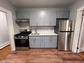 1166 Dixwell Ave, Unit #1166 in Hamden, CT - Building Photo