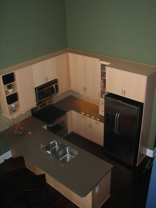 property at 619 N 4th St