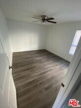 13562 Vanowen St in Los Angeles, CA - Building Photo - Building Photo